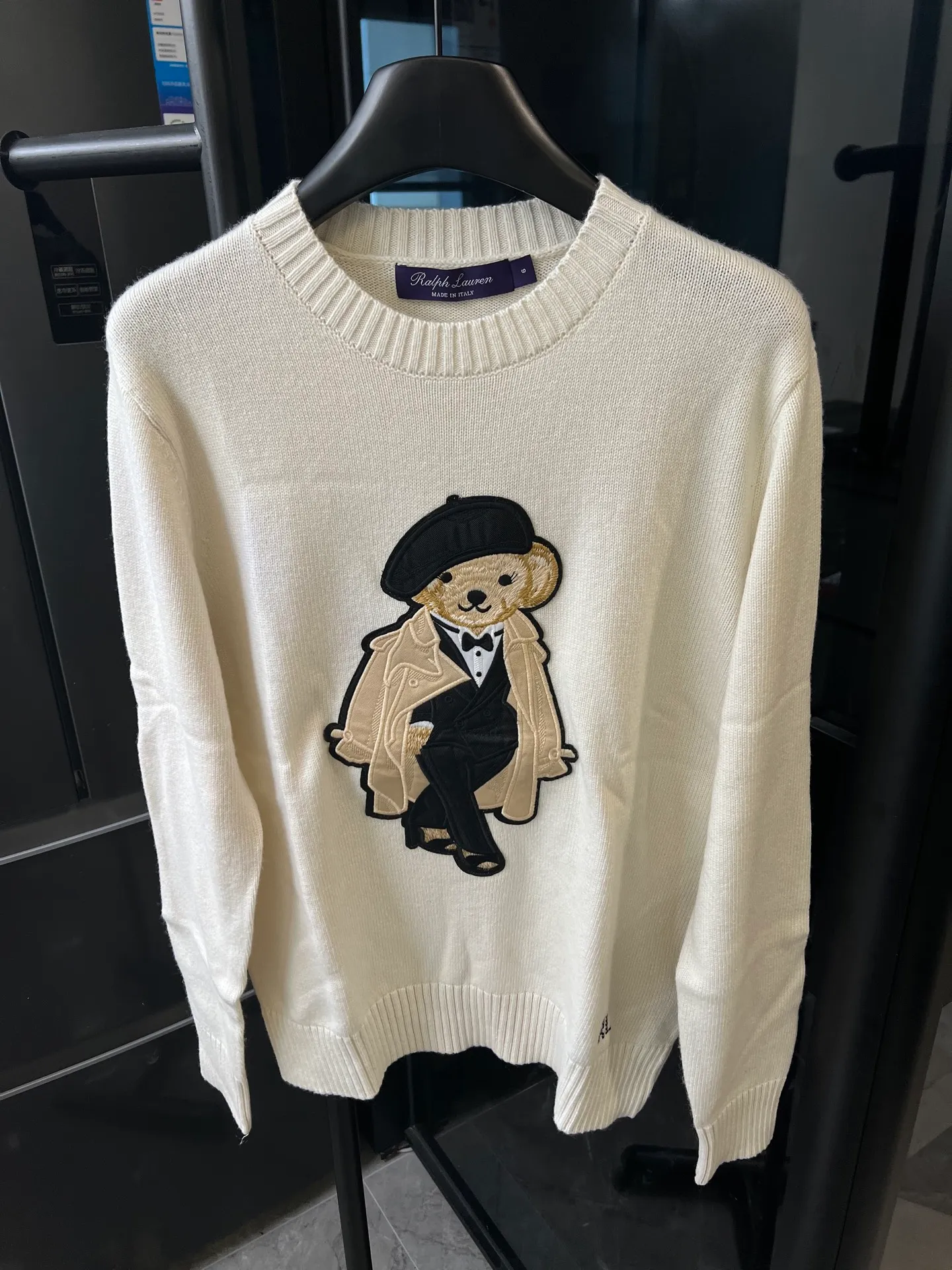 P430 [next day] Rah Lauren/Raff classic bear wool round-neck pullover sweater (white) High-end customized wool blended yarn fabric 90% wool 10% cashmere material Skin-friendly, delicate, soft and comfortable One-piece back-shoulder gathers Size: s m l Detailed sizes can be found in Figure 9